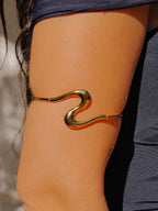 Marea | Brazalete fino de ola dorado
