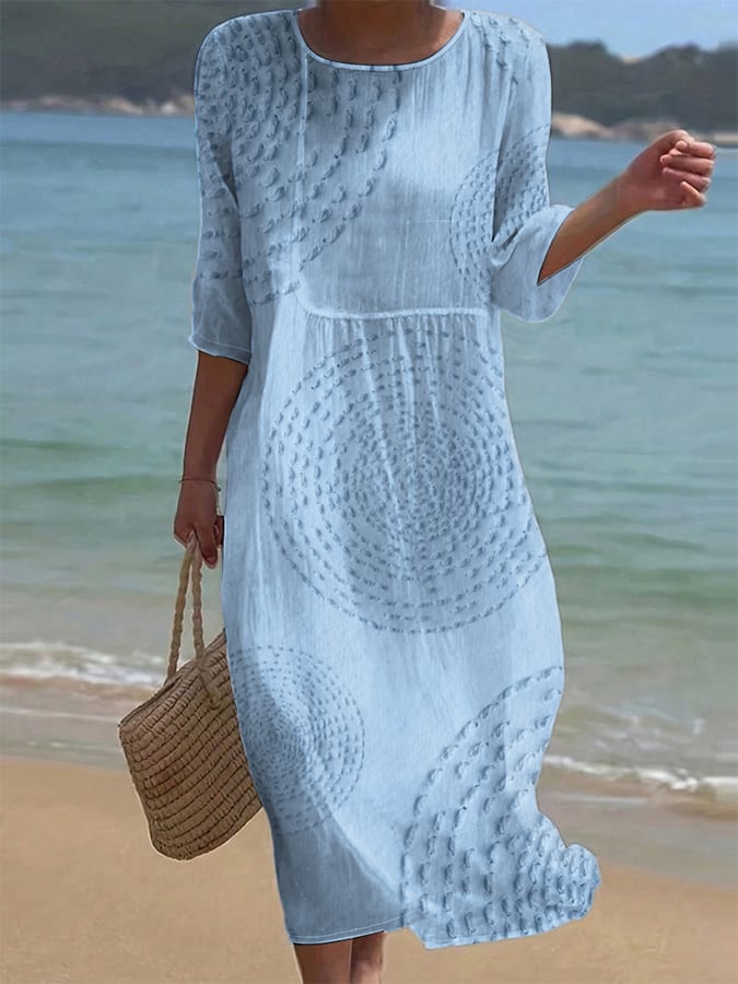 Vestido veraniego de mujer bordado.