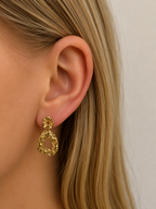Coral | Pendientes de óvalos asimétricos dorados
