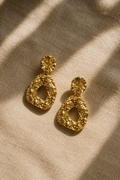 Coral | Pendientes de óvalos asimétricos dorados