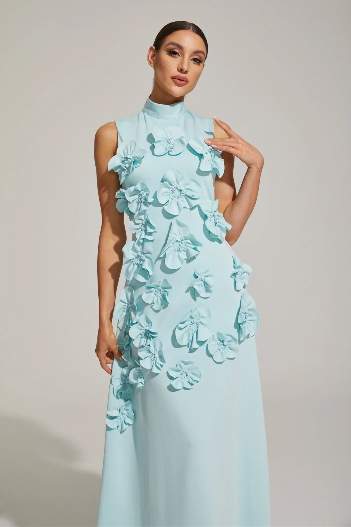 Camellia | Vestido maxi de lujo con flores en relieve