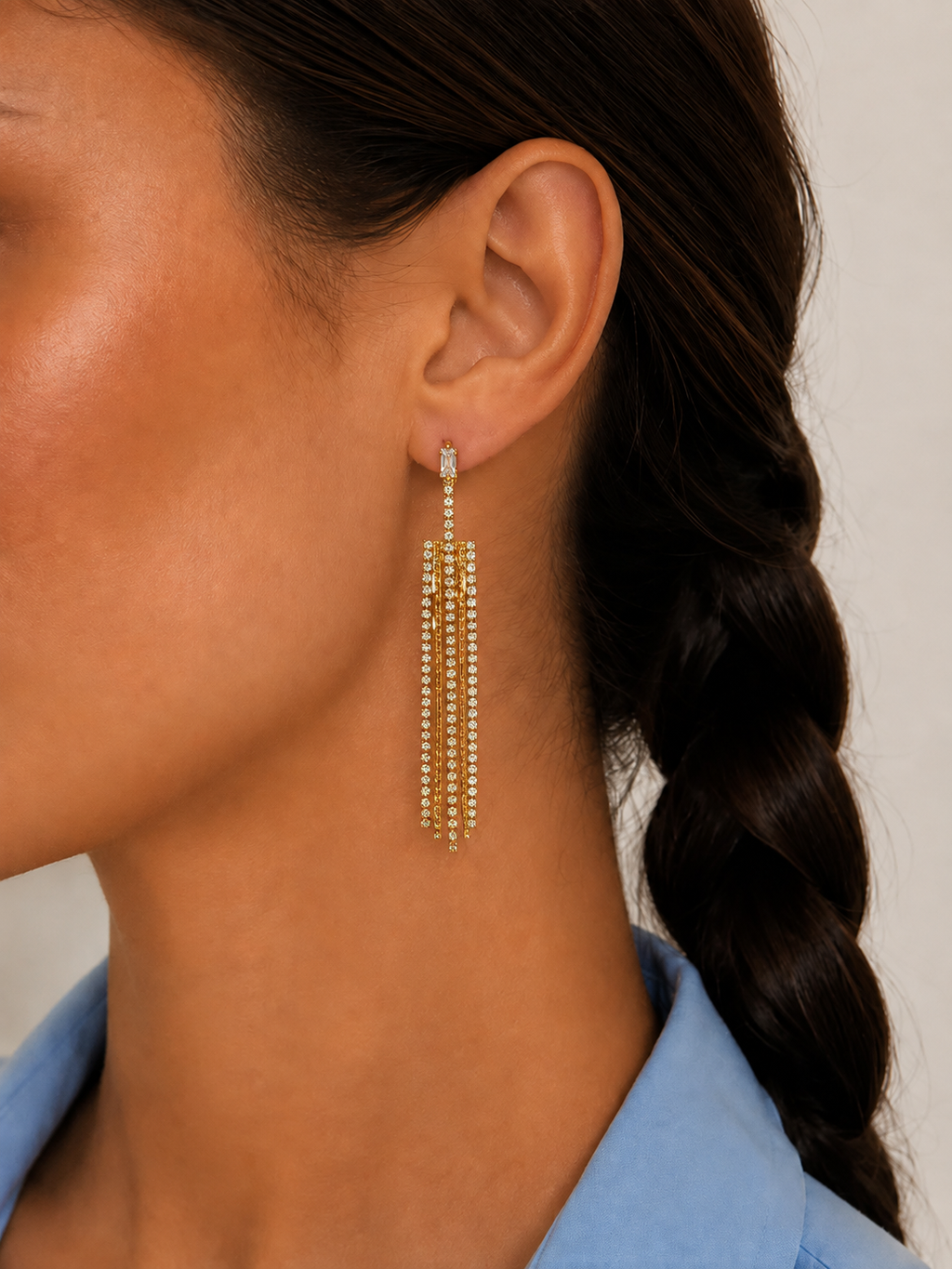 Lidia | Pendientes largos de brillos dorados