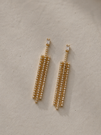 Lidia | Pendientes largos de brillos dorados
