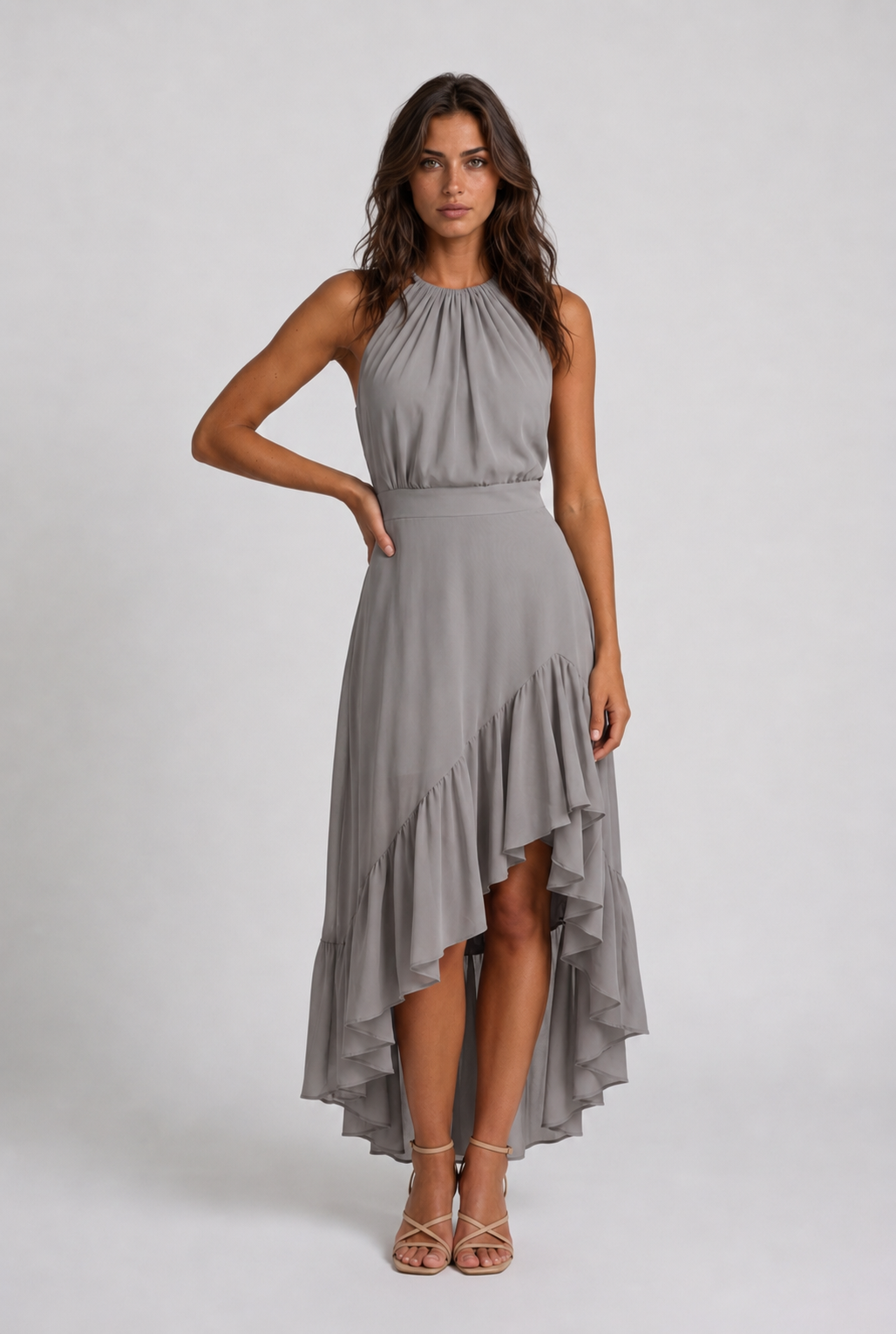 Sara | Vestido halter con volantes asimétricos