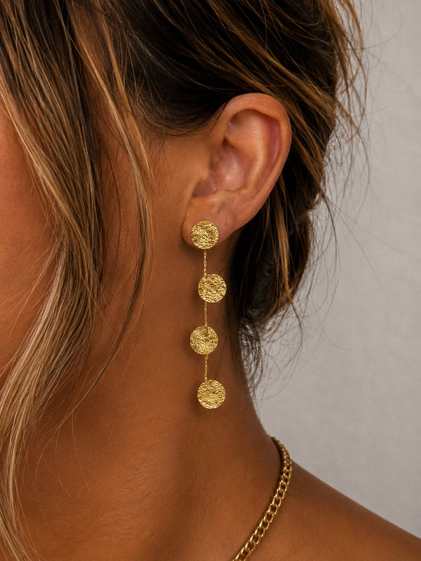 Iris | Pendientes de cadena con medallas dorados