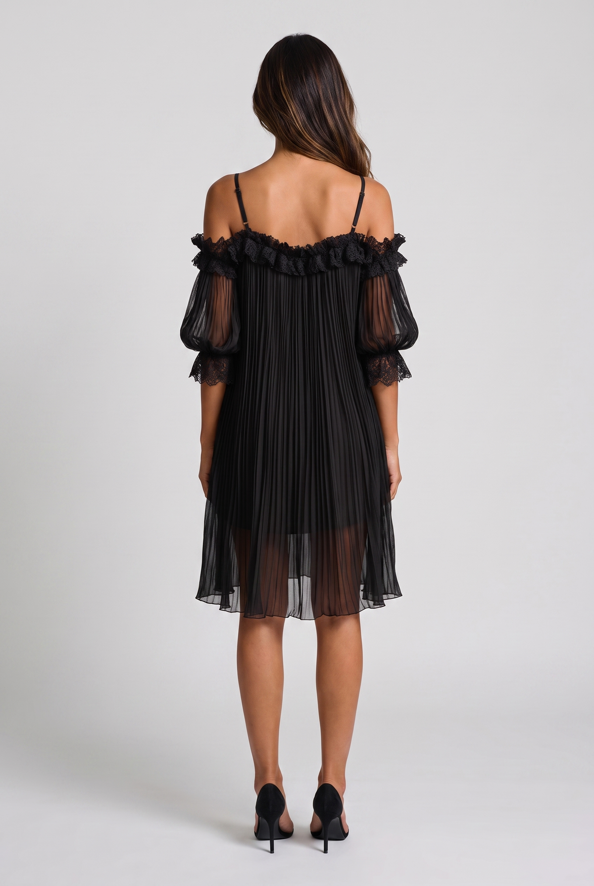 Noemí | Vestido corto negro de hombros descubiertos