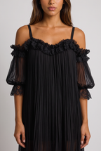 Noemí | Vestido corto negro de hombros descubiertos