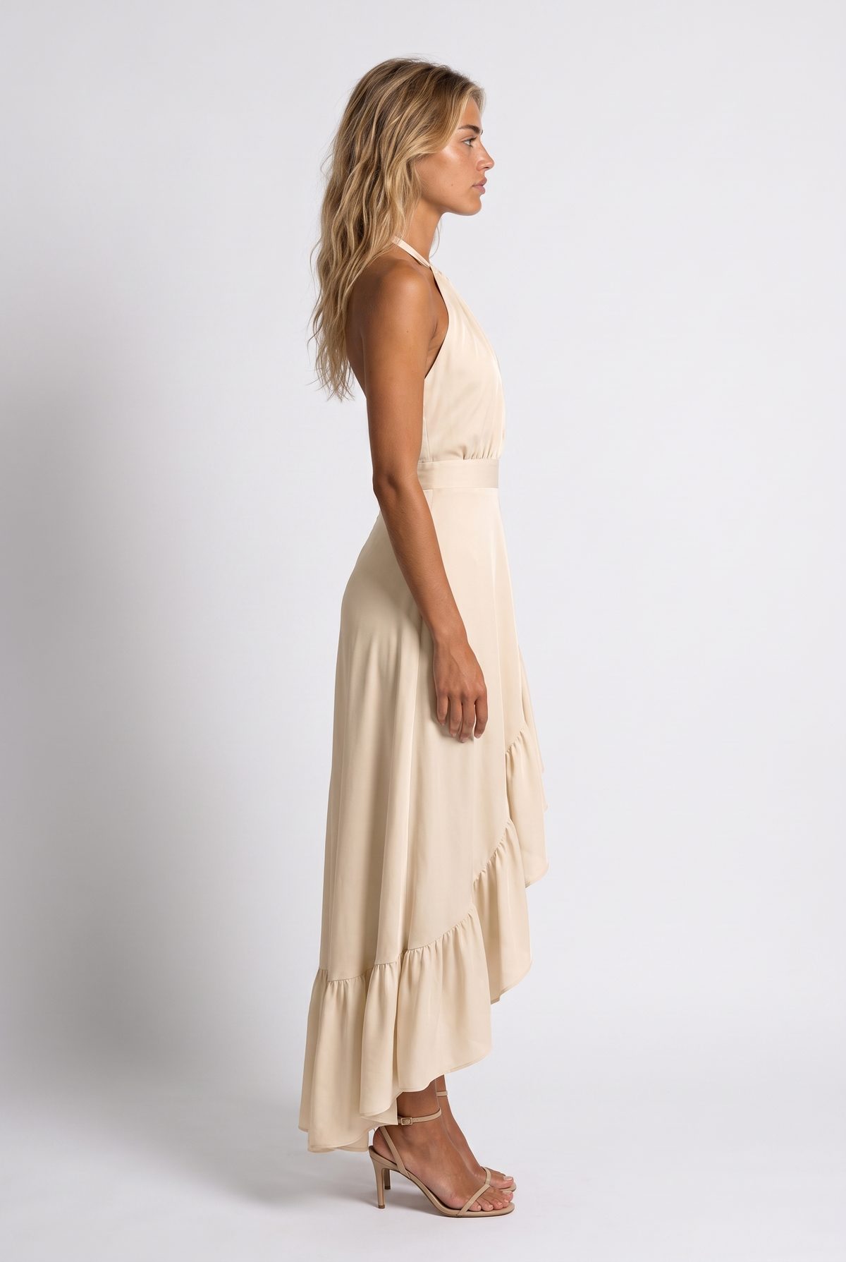 Sara | Vestido halter con volantes asimétricos