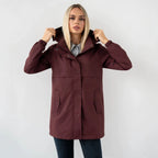Abril | Parka con capucha y cintura ajustable