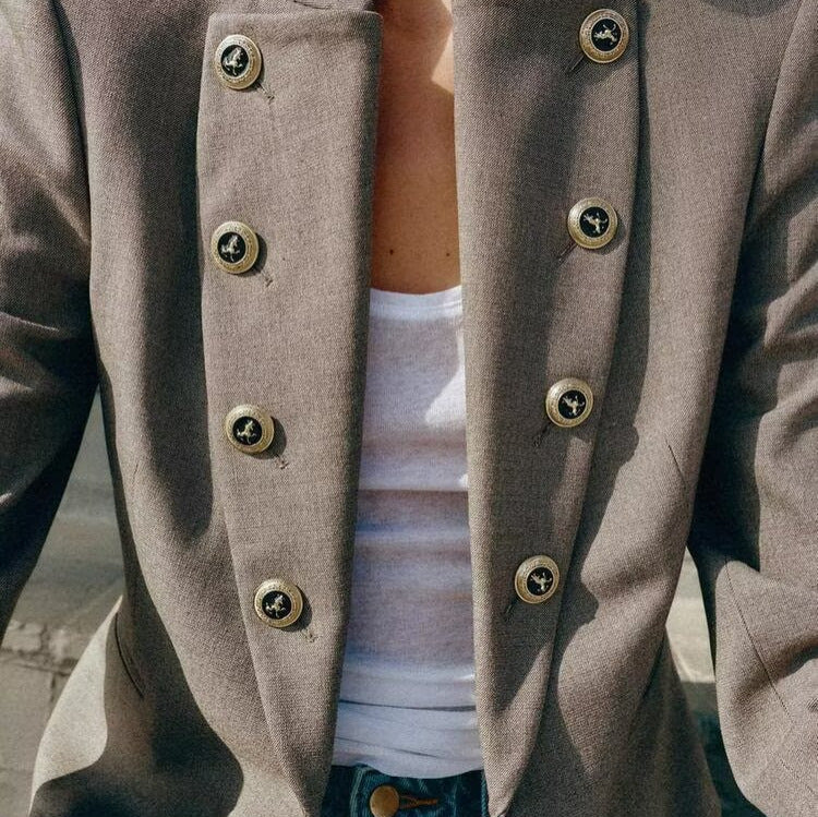 Encarna | Blazer militar con botones dorados