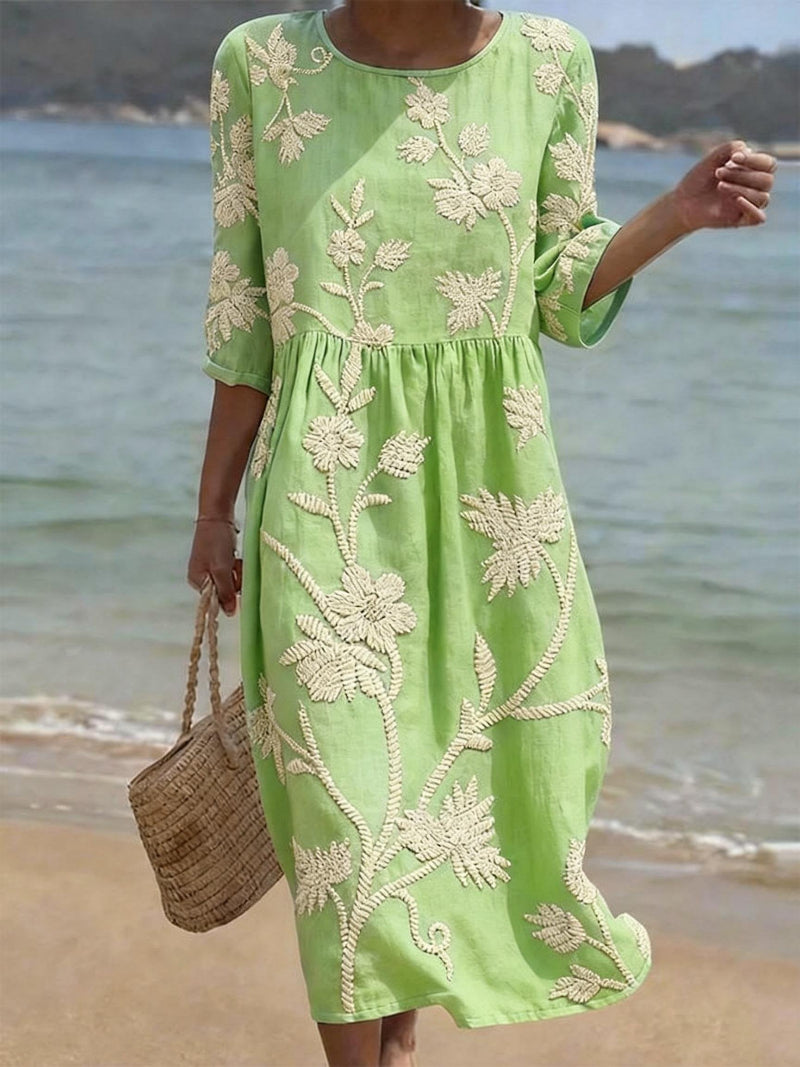 Vestidon de mujer con estampado floral.