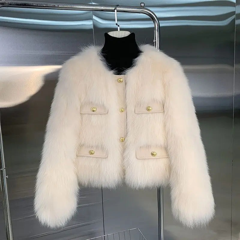Susana | Chaqueta corta de pelo con botones dorados