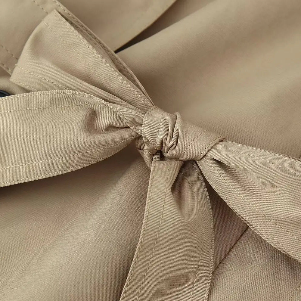 Pilar | Gabardina corta con cuello alto y cinturón
