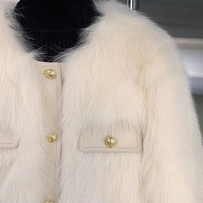 Susana | Chaqueta corta de pelo con botones dorados