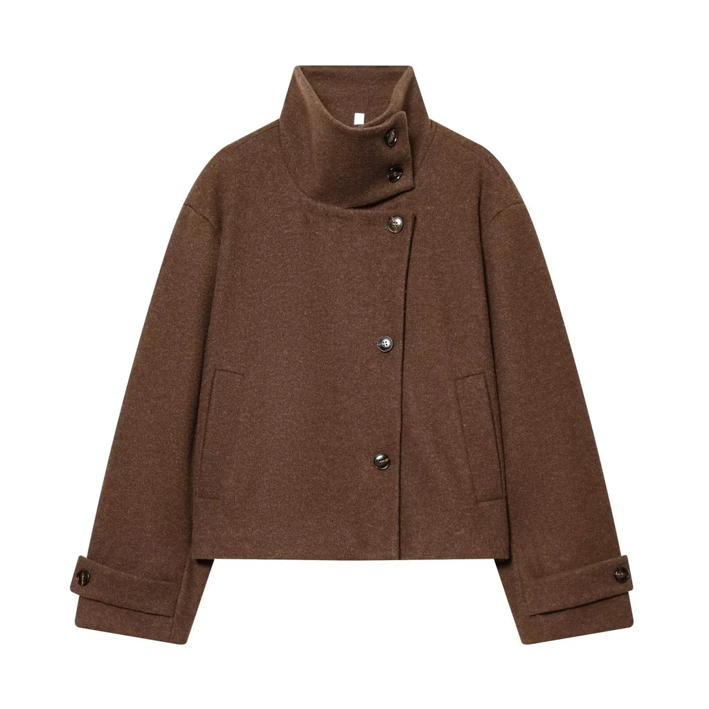 Nerea | Chaquetón de cuello alto con botones asimétricos