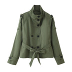 Pilar | Gabardina corta con cuello alto y cinturón