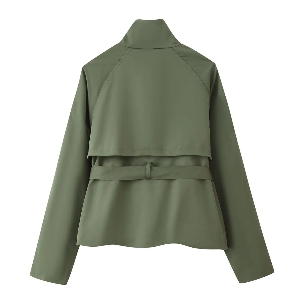 Pilar | Gabardina corta con cuello alto y cinturón
