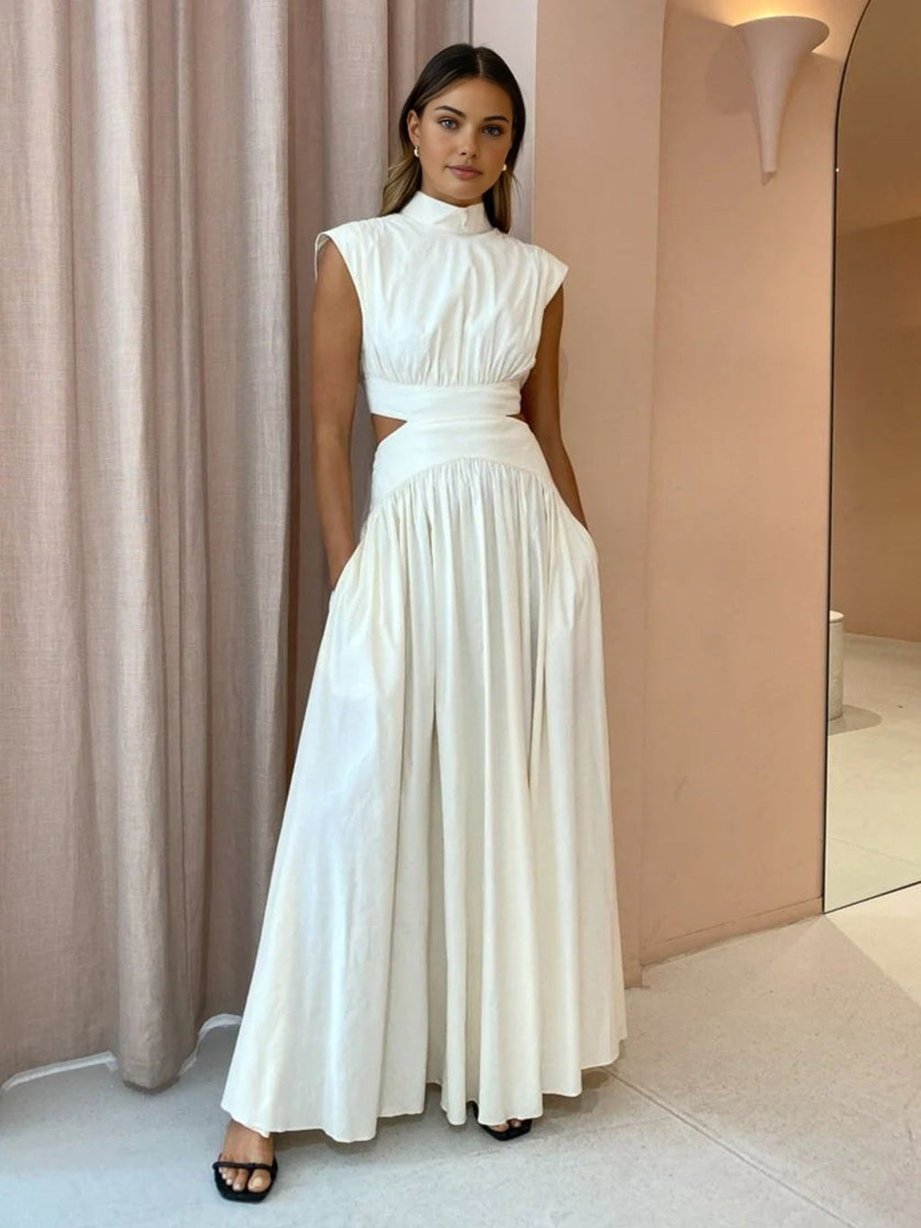 Selene | Vestido de cuello alto con cut-out