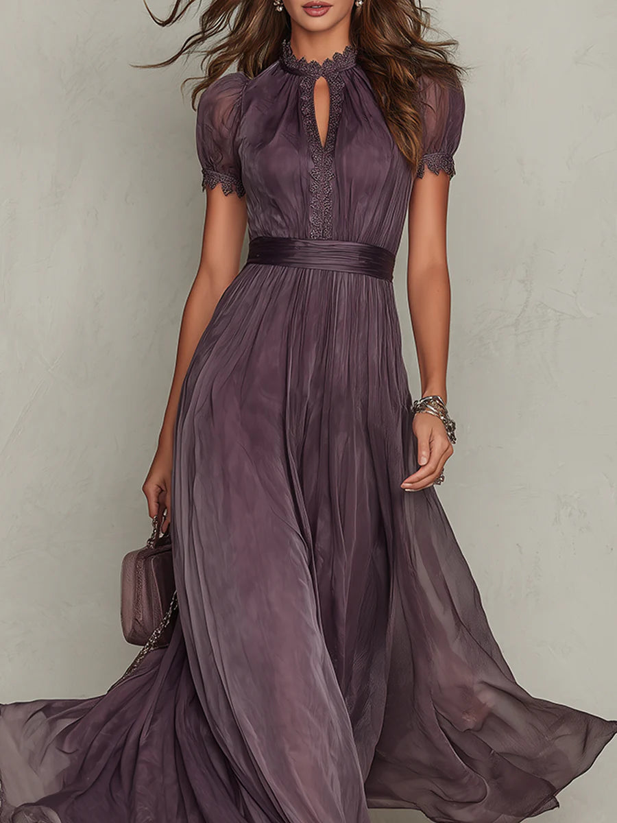 Flavia | Vestido largo morado con escote en forma de llave y ribete de encaje
