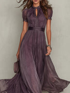 Flavia | Vestido largo morado con escote en forma de llave y ribete de encaje