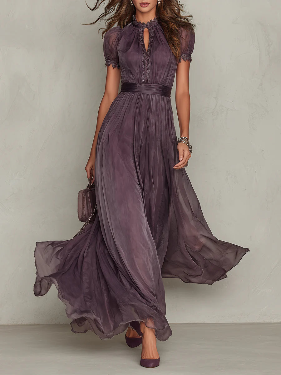 Flavia | Vestido largo morado con escote en forma de llave y ribete de encaje