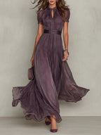 Flavia | Vestido largo morado con escote en forma de llave y ribete de encaje