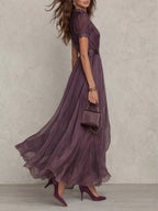 Flavia | Vestido largo morado con escote en forma de llave y ribete de encaje
