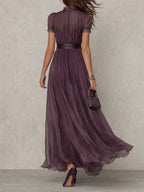 Flavia | Vestido largo morado con escote en forma de llave y ribete de encaje