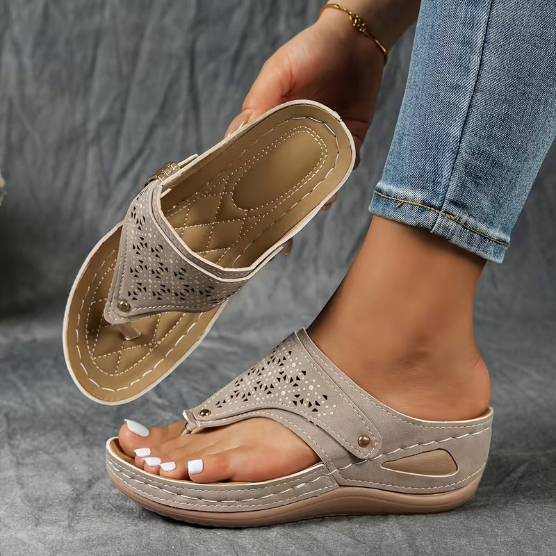 Clara | Sandalias con cuña: comodidad y sujeción