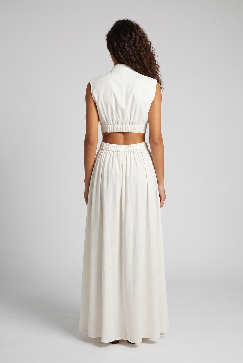 Selene | Vestido de cuello alto con cut-out