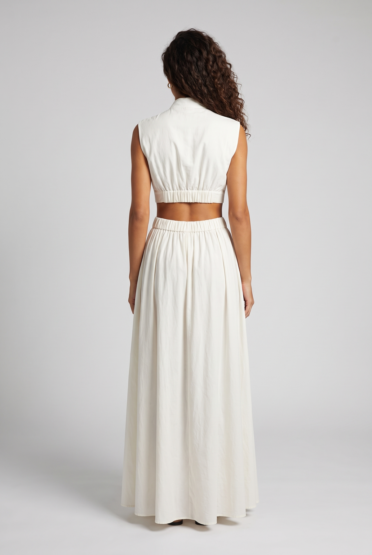 Selene | Vestido de cuello alto con cut-out