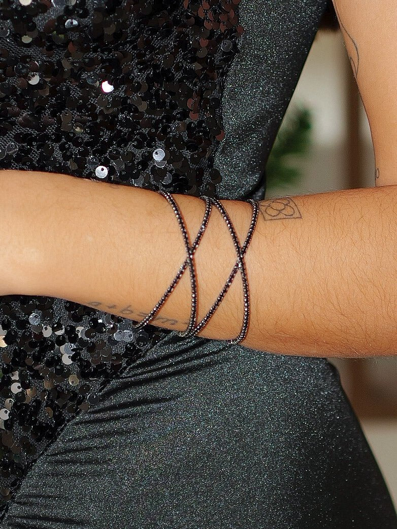 Ónix | Brazalete cruzado con brillos negro
