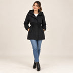 Abril | Parka con capucha y cintura ajustable