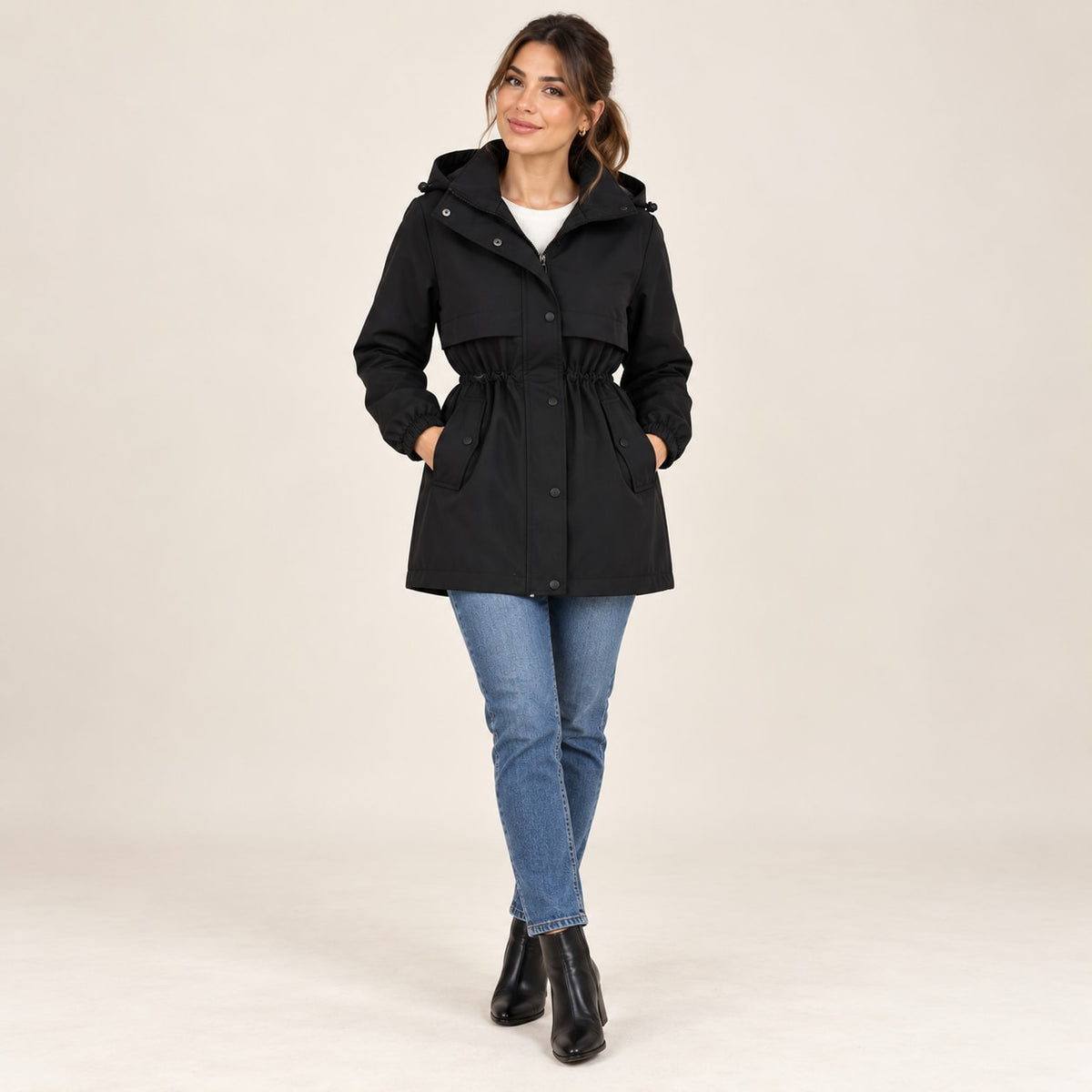 Abril | Parka con capucha y cintura ajustable