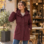 Abril | Parka con capucha y cintura ajustable