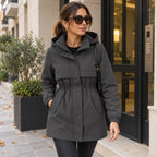 Abril | Parka con capucha y cintura ajustable