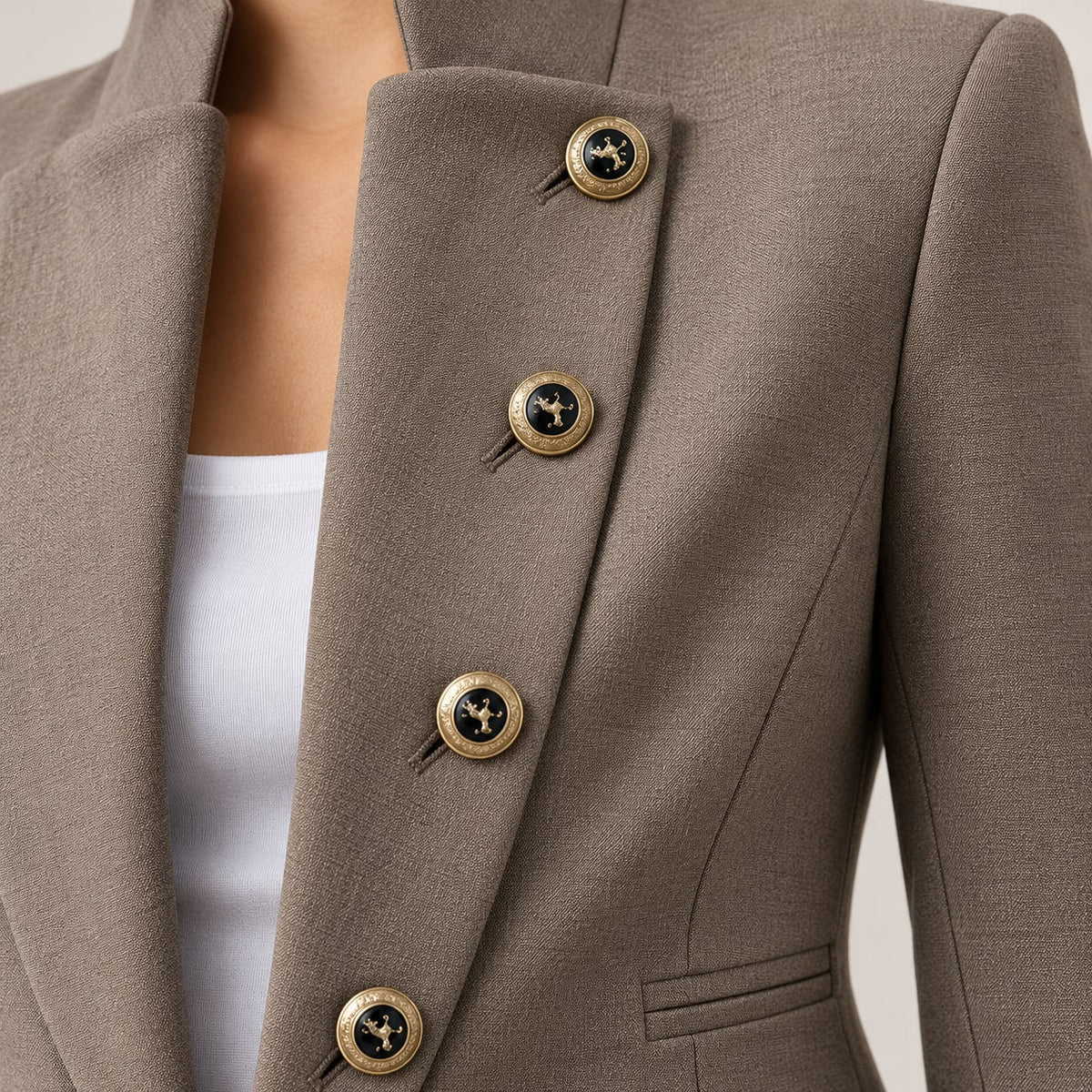 Encarna | Blazer militar con botones dorados