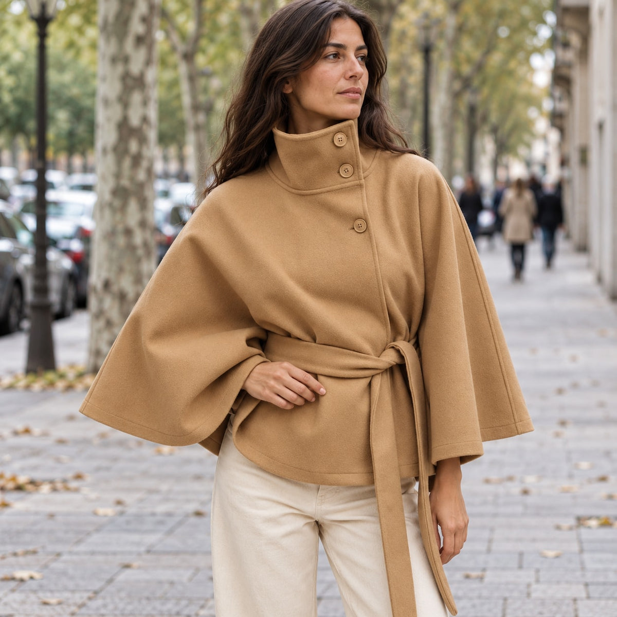 Esperanza | Abrigo capa con cuello alto y cinturón