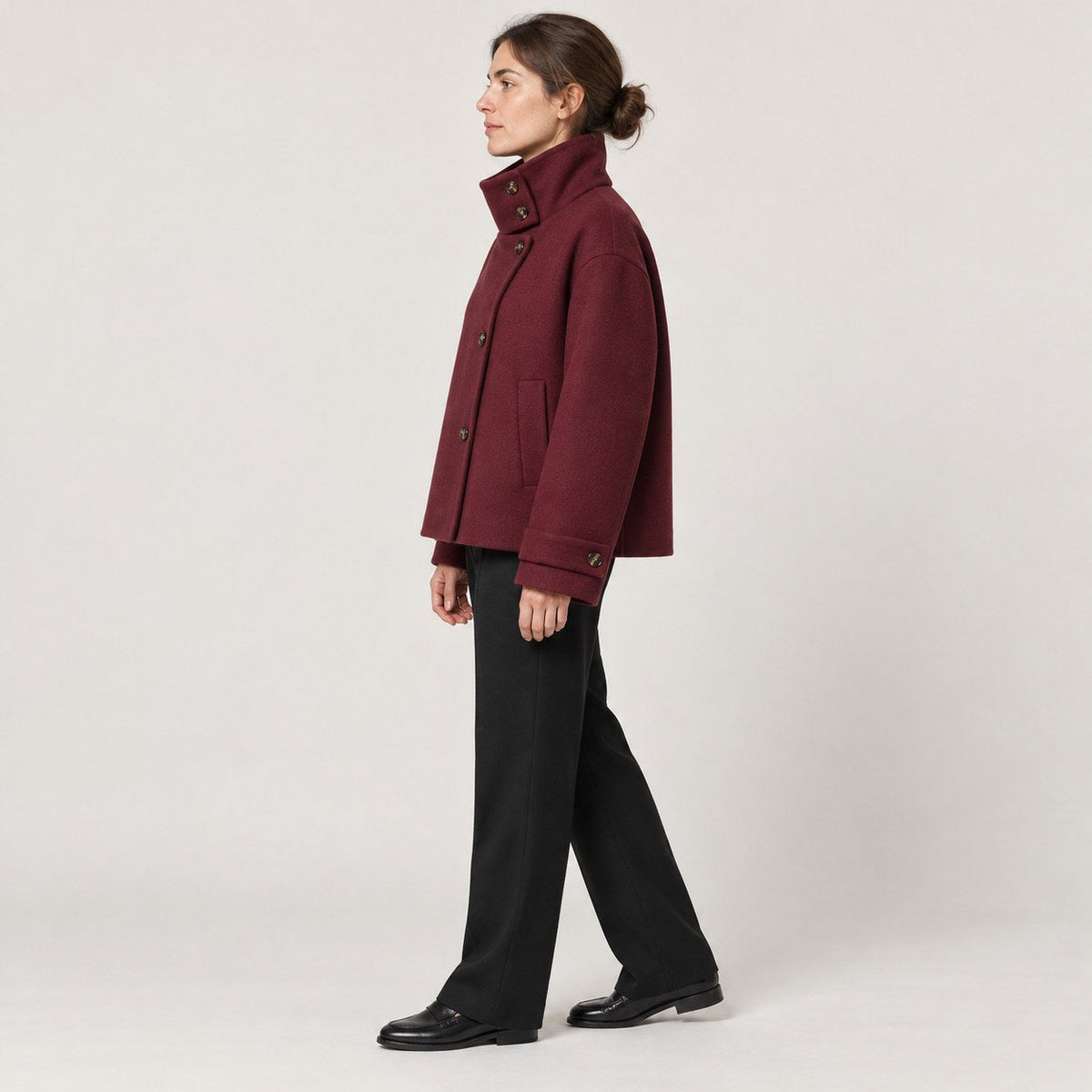 Nerea | Chaquetón de cuello alto con botones asimétricos