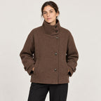 Nerea | Chaquetón de cuello alto con botones asimétricos
