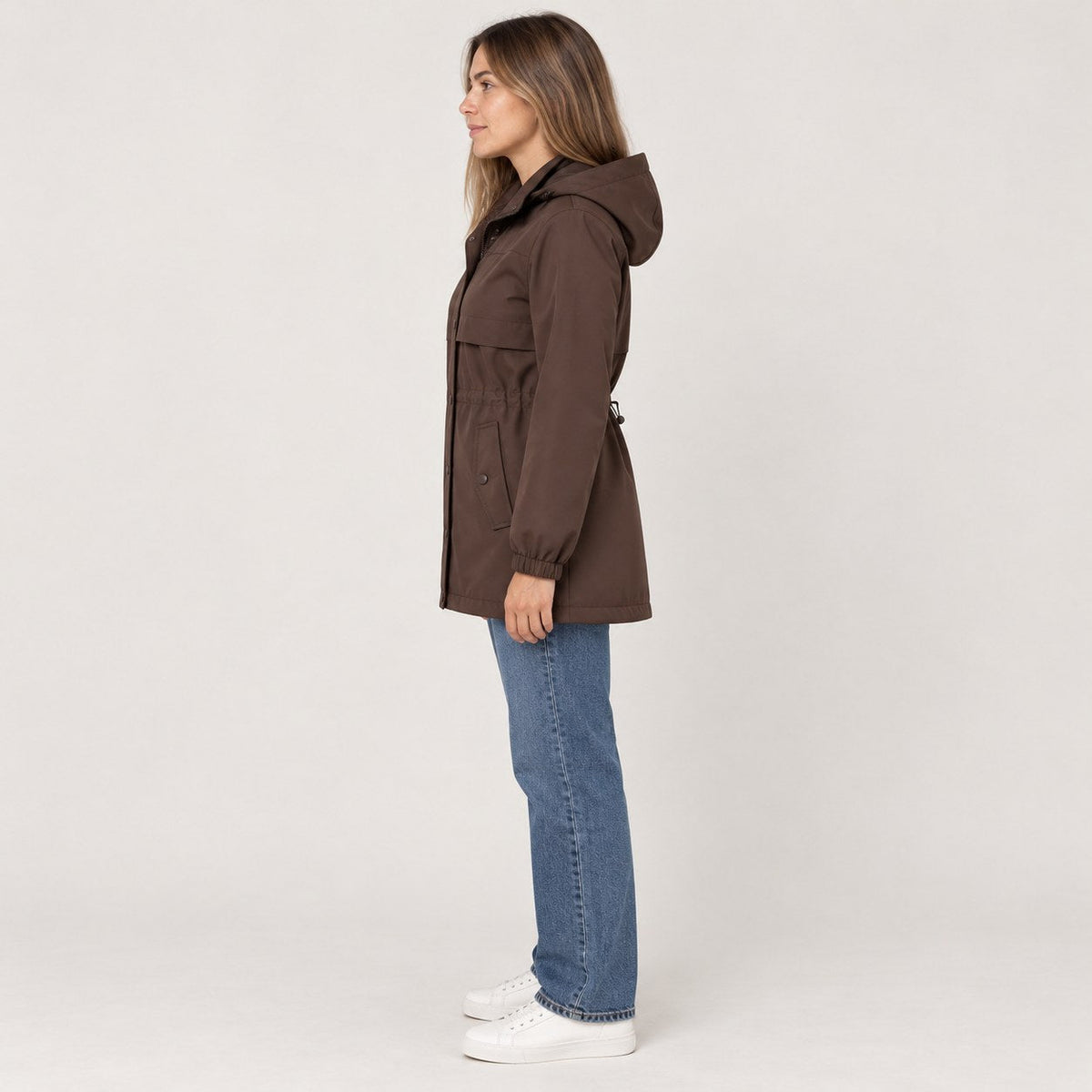 Abril | Parka con capucha y cintura ajustable