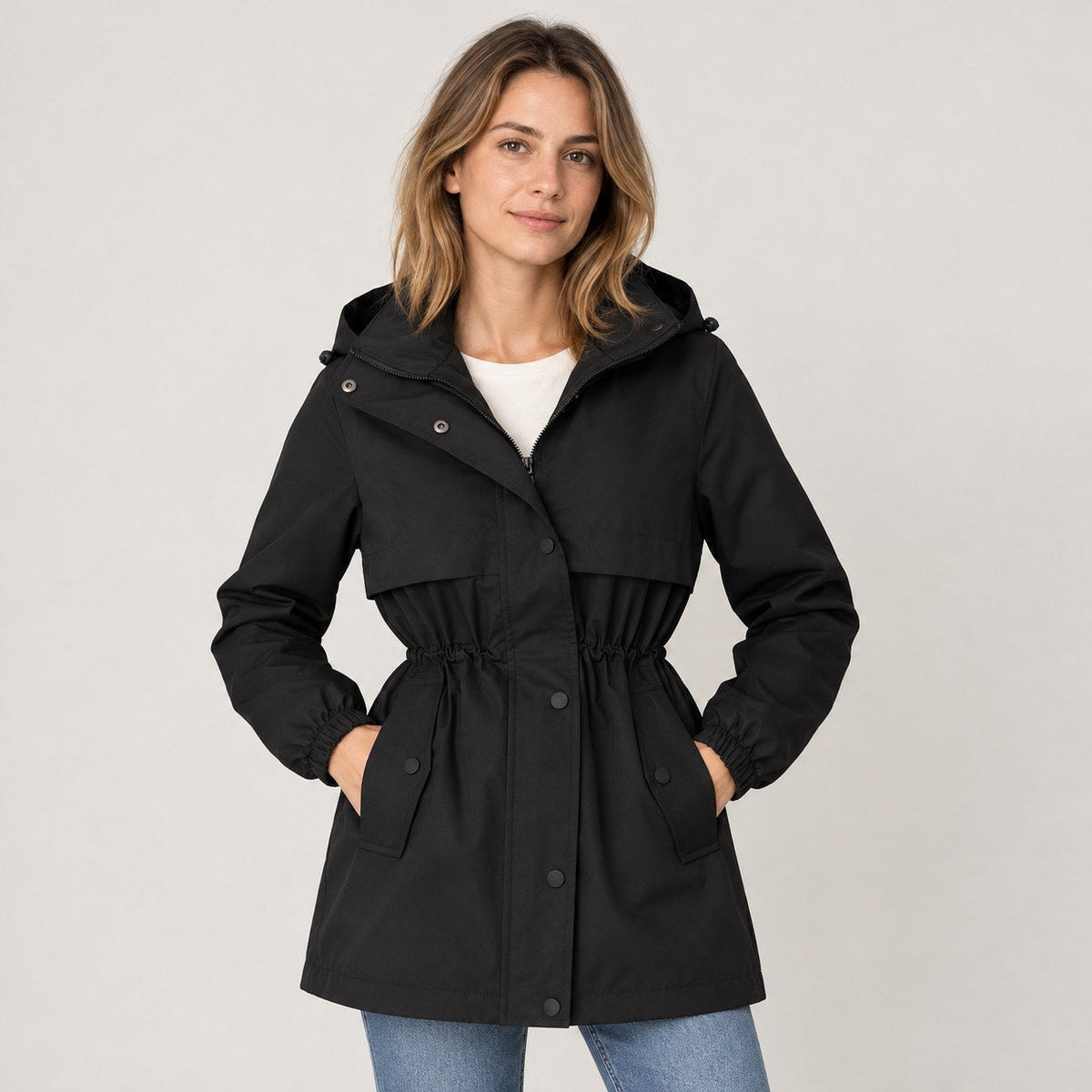 Abril | Parka con capucha y cintura ajustable