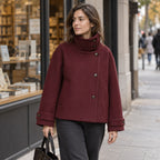 Nerea | Chaquetón de cuello alto con botones asimétricos