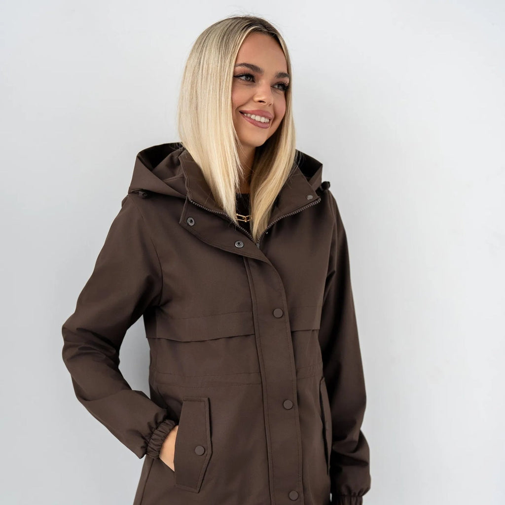 Abril | Parka con capucha y cintura ajustable