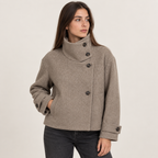 Nerea | Chaquetón de cuello alto con botones asimétricos