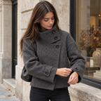 Nerea | Chaquetón de cuello alto con botones asimétricos