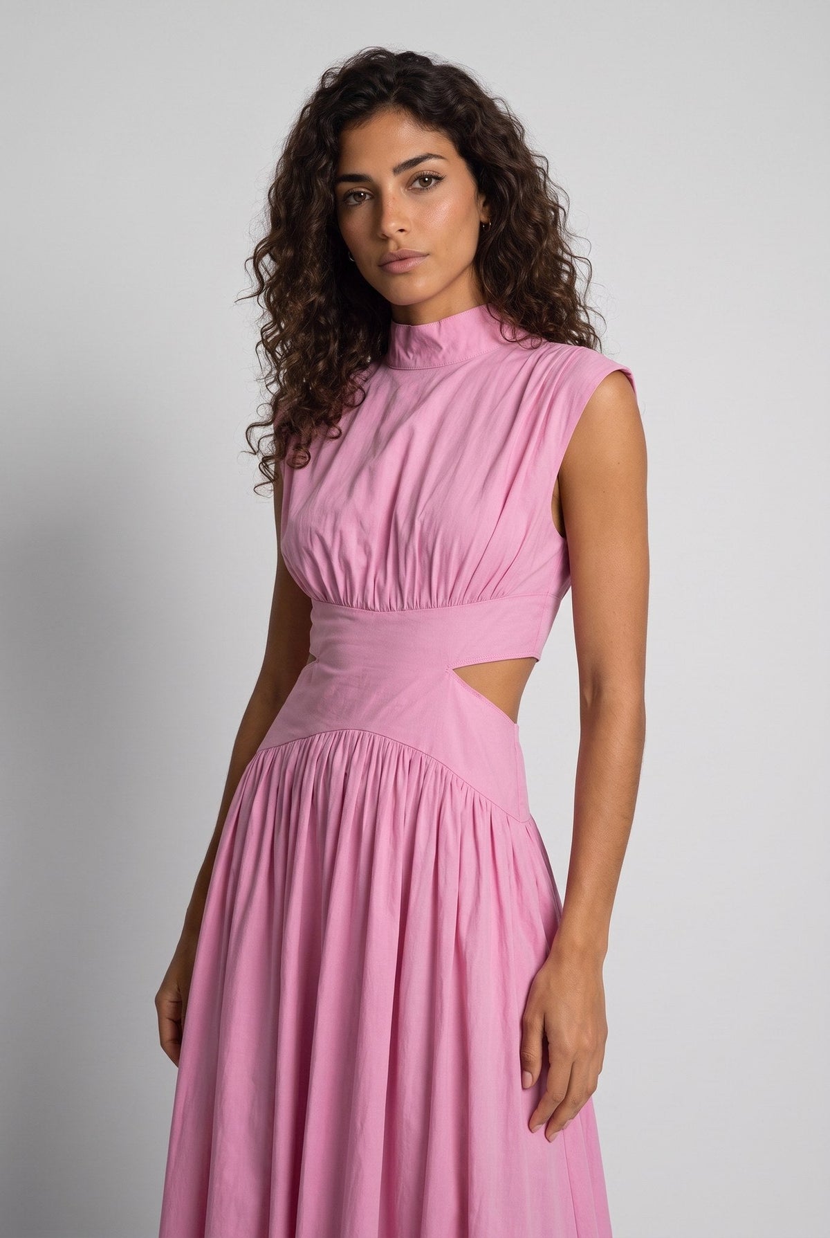 Selene | Vestido de cuello alto con cut-out