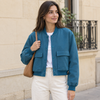 Raquel | Bomber corta con bolsillos de solapa