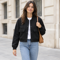 Raquel | Bomber corta con bolsillos de solapa