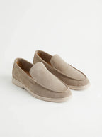 Elegantes mocasines de ante